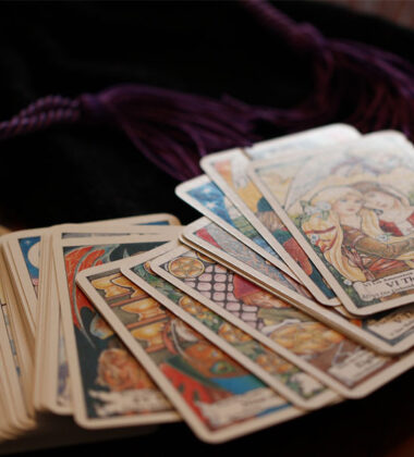 TAROT-CARD-READING